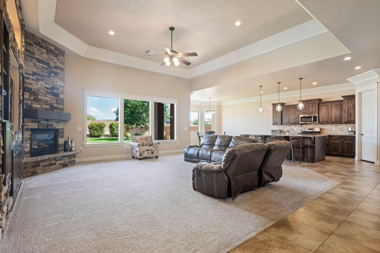 2546 E 3000 S CIR St George, UT 84790 home for sale, MLS#25-265028 - Erika Rogers Photo 4