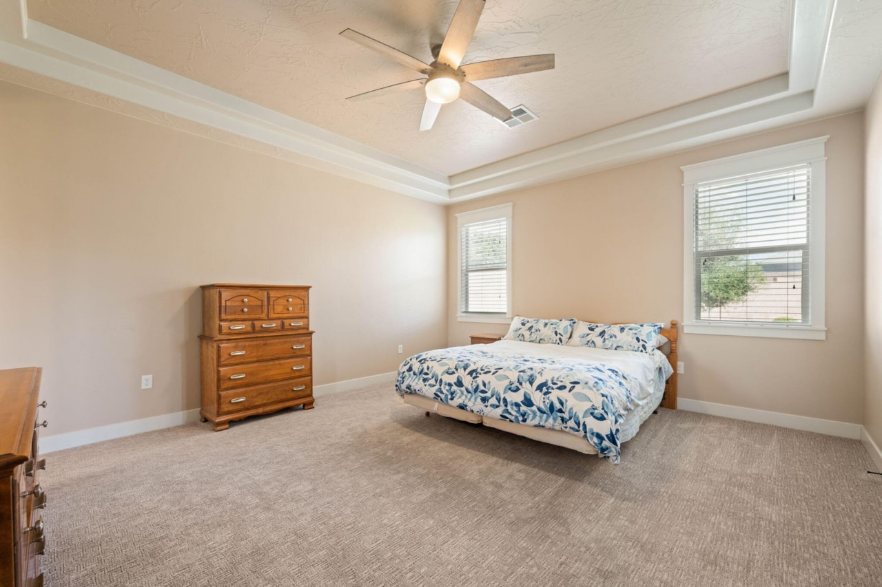 2546 E 3000 S CIR St George, UT 84790 home for sale, MLS#25-265028 - Erika Rogers Photo 17