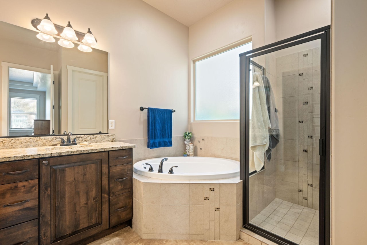 2546 E 3000 S CIR St George, UT 84790 home for sale, MLS#25-265028 - Erika Rogers Photo 21