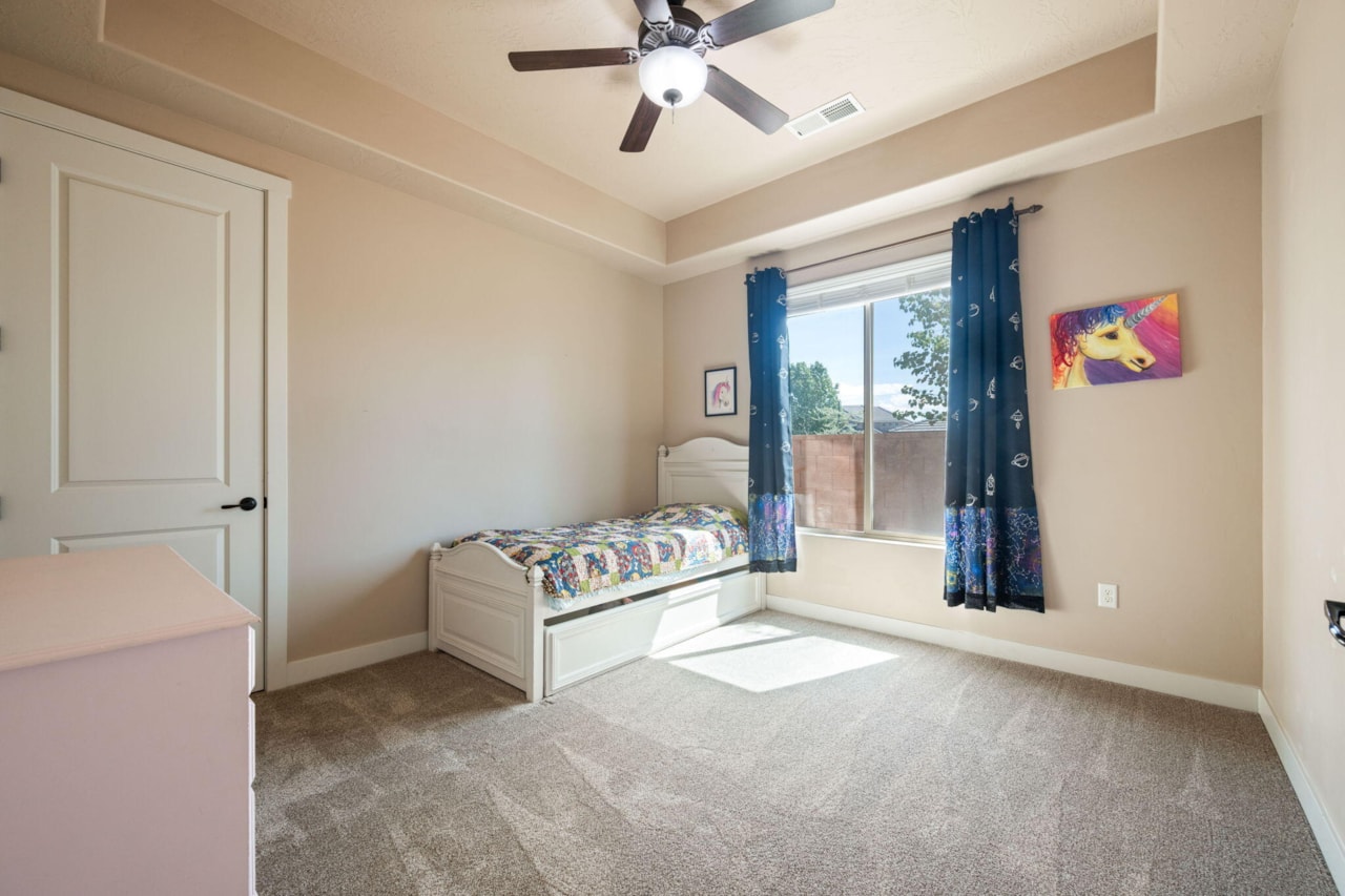 2546 E 3000 S CIR St George, UT 84790 home for sale, MLS#25-265028 - Erika Rogers Photo 28