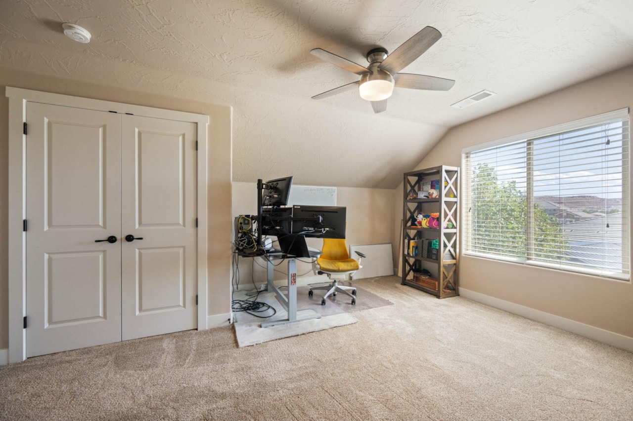 2546 E 3000 S CIR St George, UT 84790 home for sale, MLS#25-265028 - Erika Rogers Photo 37