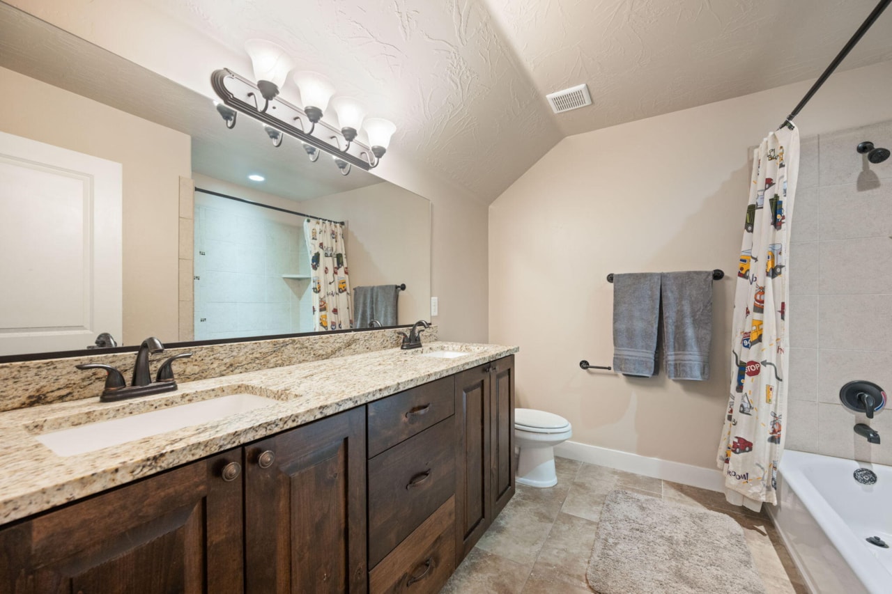 2546 E 3000 S CIR St George, UT 84790 home for sale, MLS#25-265028 - Erika Rogers Photo 39