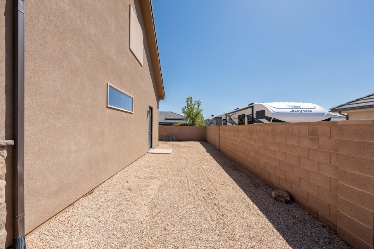 2546 E 3000 S CIR St George, UT 84790 home for sale, MLS#25-265028 - Erika Rogers Photo 40