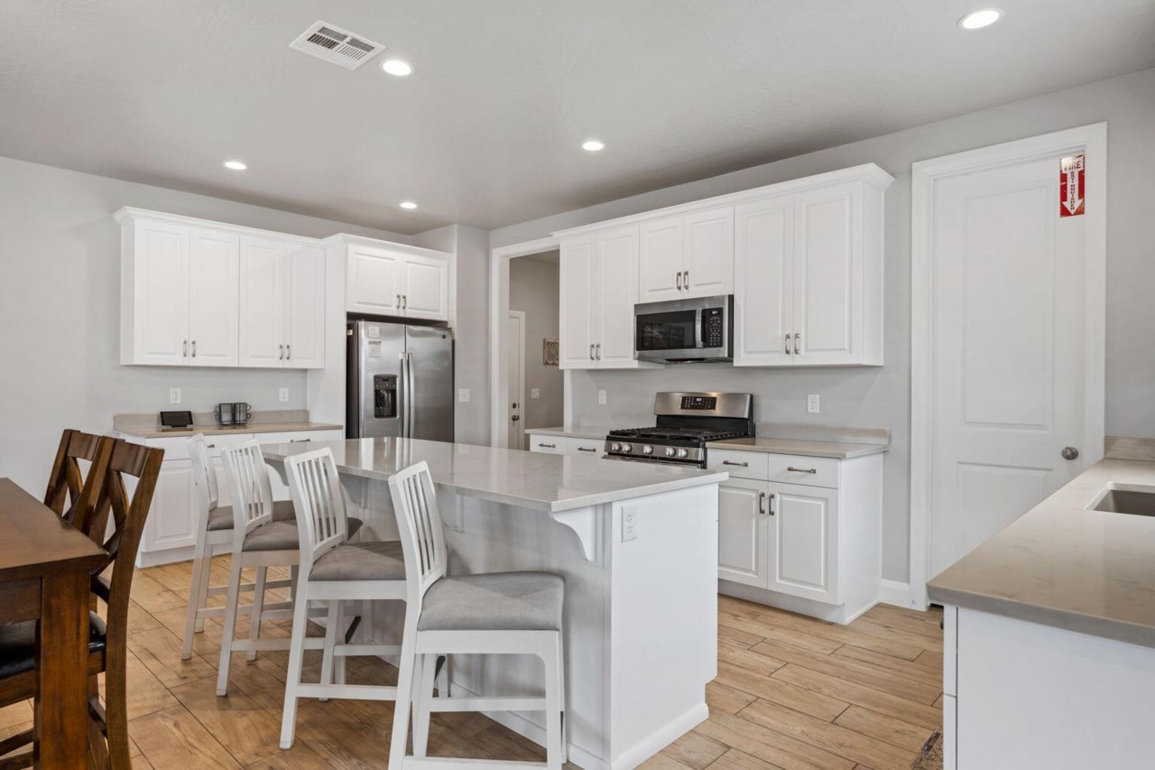 1122 Paseos ST Washington, UT 84780 home for sale, MLS#25-265058 - Erika Rogers Photo 2