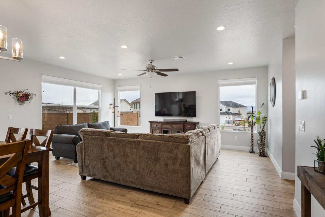 1122 Paseos ST Washington, UT 84780 home for sale, MLS#25-265058 - Erika Rogers Photo 4