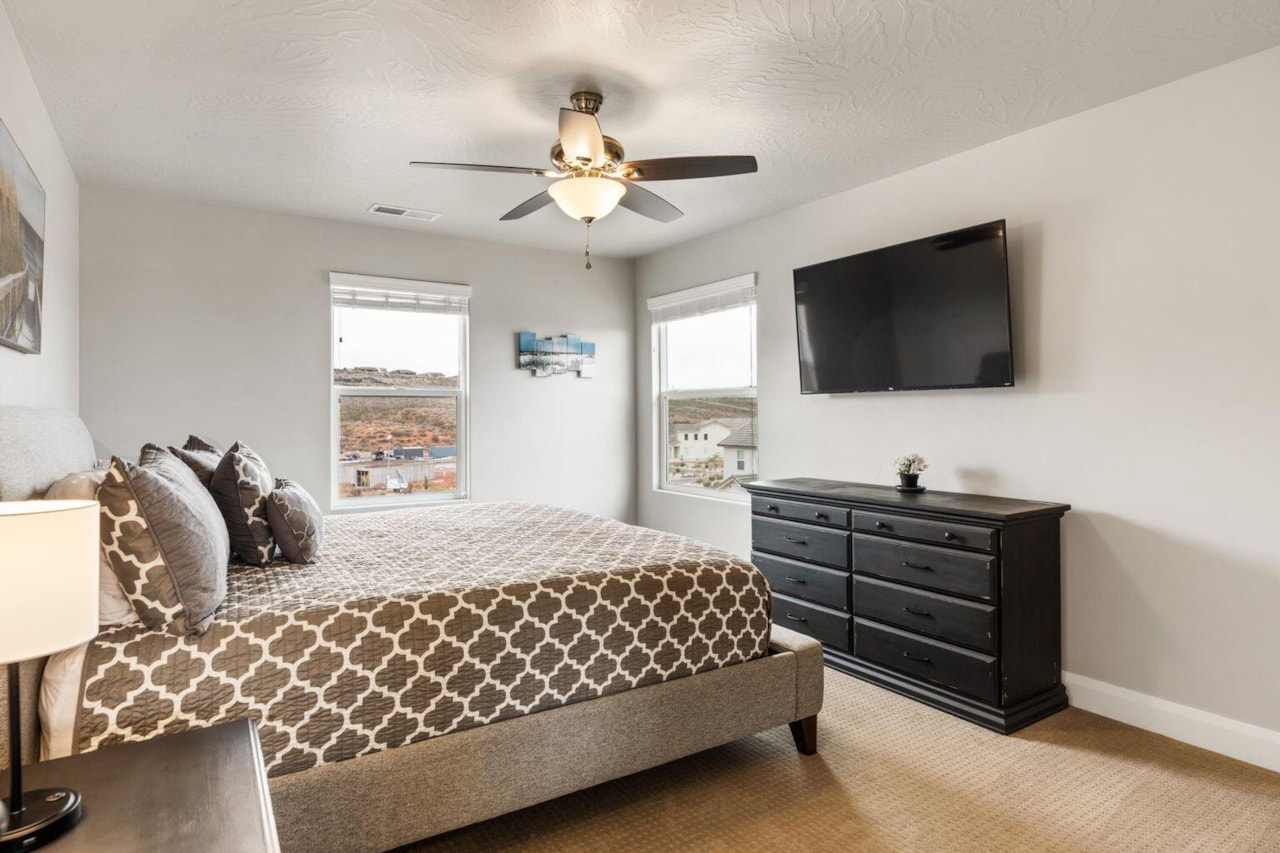 1122 Paseos ST Washington, UT 84780 home for sale, MLS#25-265058 - Erika Rogers Photo 14