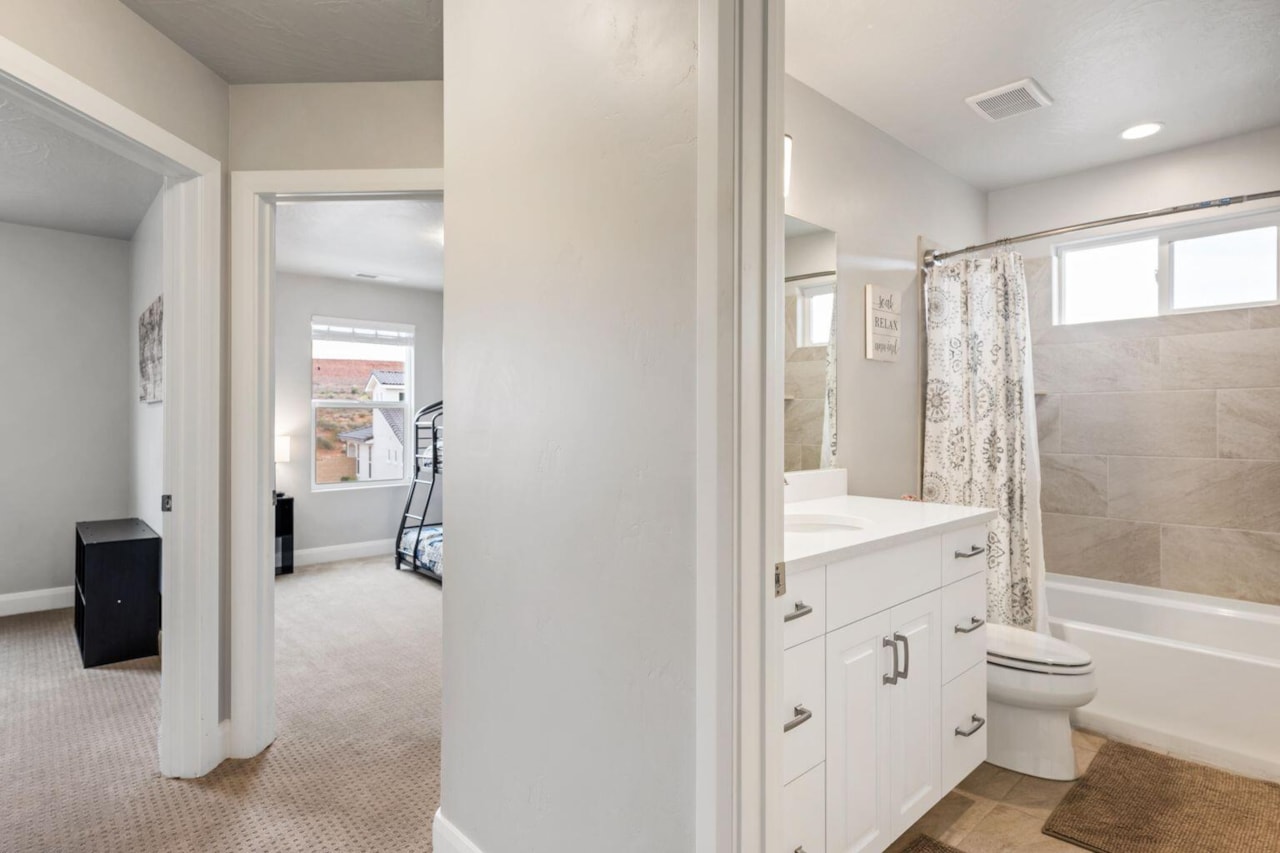 1122 Paseos ST Washington, UT 84780 home for sale, MLS#25-265058 - Erika Rogers Photo 18