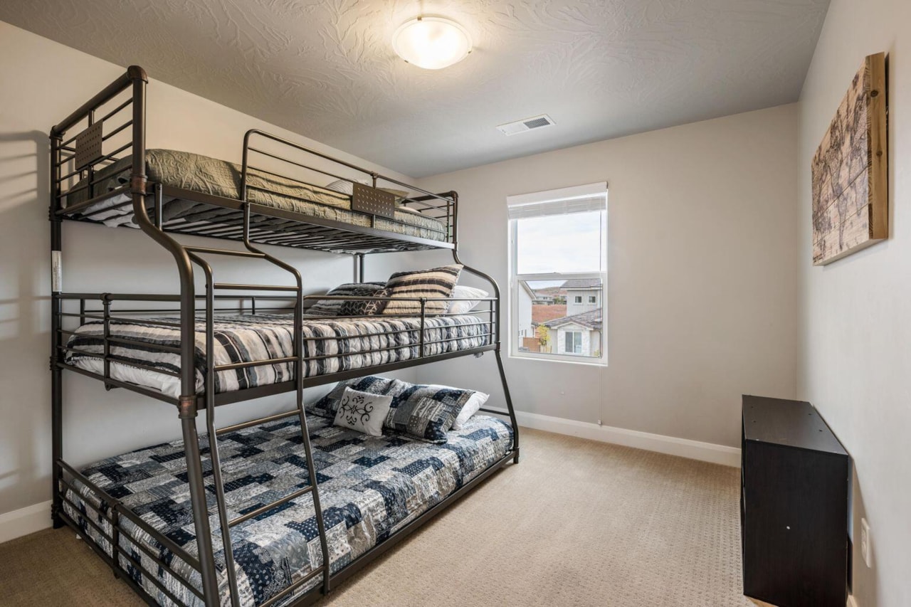 1122 Paseos ST Washington, UT 84780 home for sale, MLS#25-265058 - Erika Rogers Photo 21