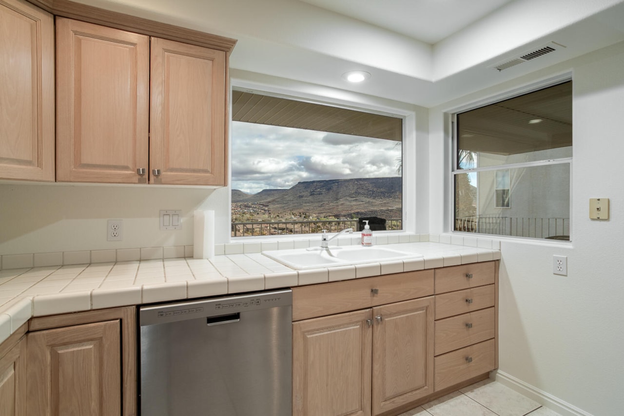 1845 W Canyon View DR #708 St George, UT 84770 condo for sale, MLS#25-259422 - Erika Rogers Photo 13