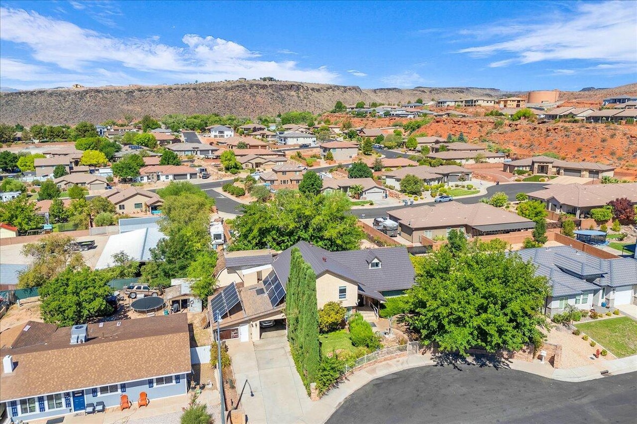 1009 N 2050  E St George, UT 84770 home for sale, MLS#25-263729 - Erika Rogers Photo 2