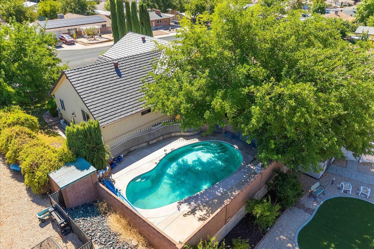 1009 N 2050  E St George, UT 84770 home for sale, MLS#25-263729 - Erika Rogers Photo 3