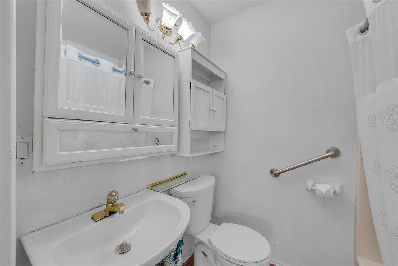 1009 N 2050  E St George, UT 84770 home for sale, MLS#25-263729 - Erika Rogers Photo 14