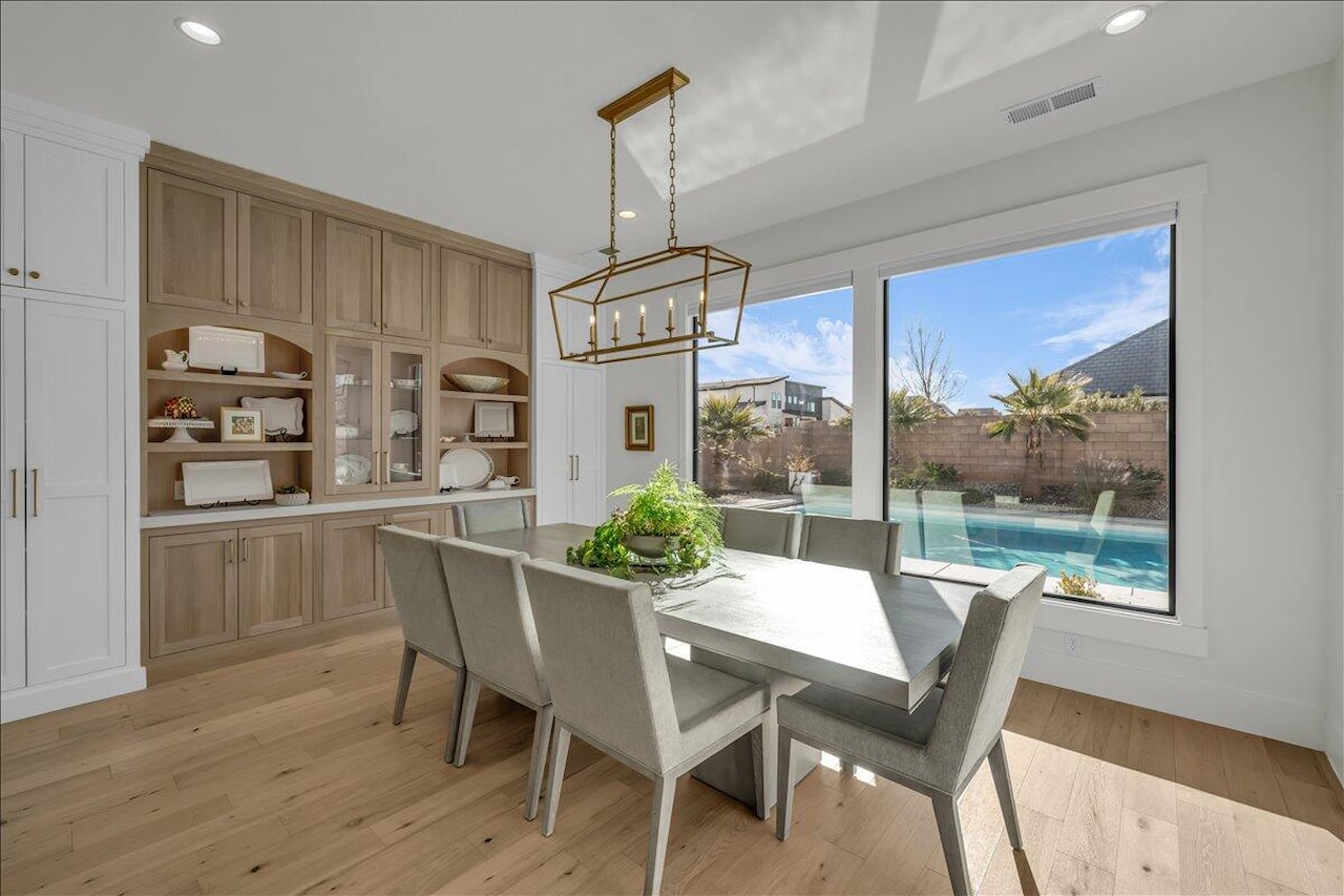 2904 Stonedale DR St George, UT 84790 home for sale, MLS#25-265099 - Erika Rogers Photo 5