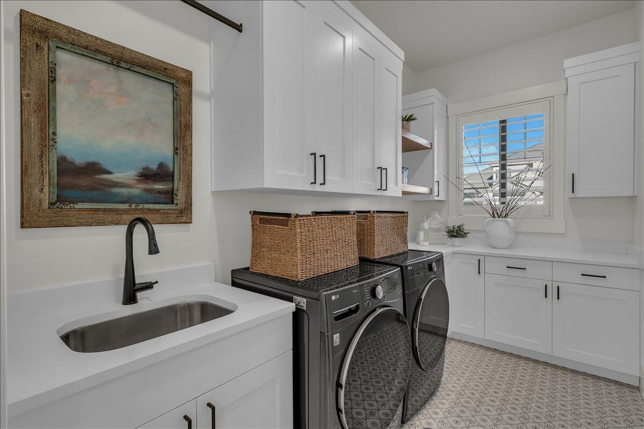 2904 Stonedale DR St George, UT 84790 home for sale, MLS#25-265099 - Erika Rogers Photo 18