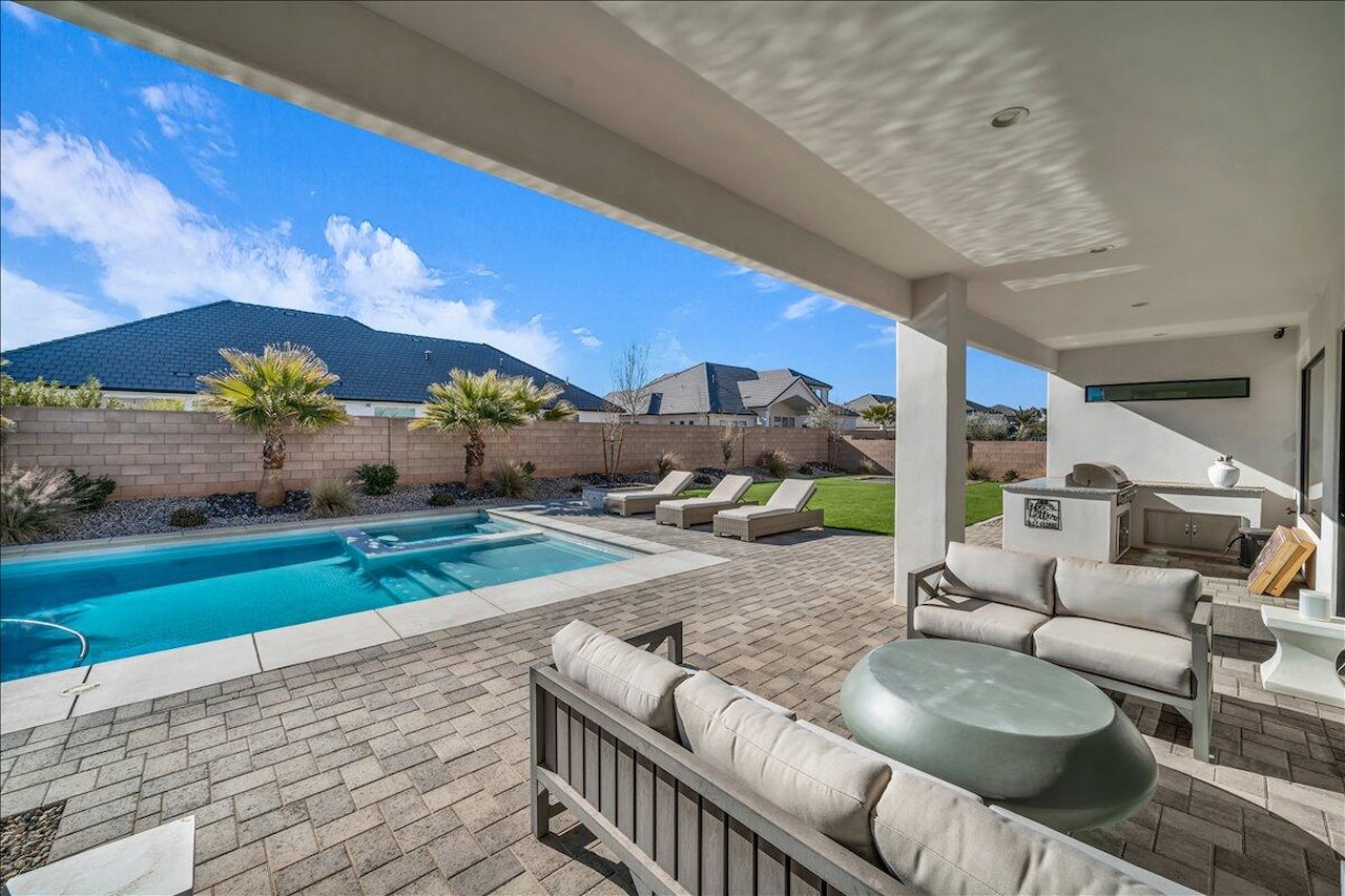 2904 Stonedale DR St George, UT 84790 home for sale, MLS#25-265099 - Erika Rogers Photo 31