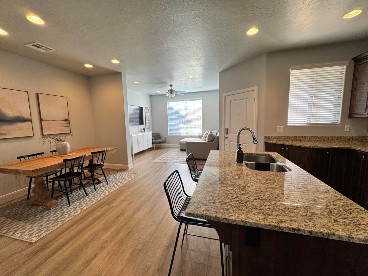 1892 Vacation LN Washington, UT 84780 home for sale, MLS#25-264885 - Erika Rogers Photo 5