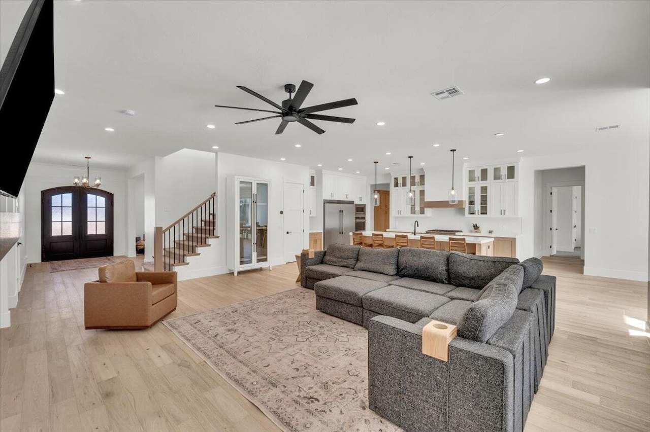 1597 W Belayer DR St George, UT 84770 home for sale, MLS#25-265181 - Erika Rogers Photo 4