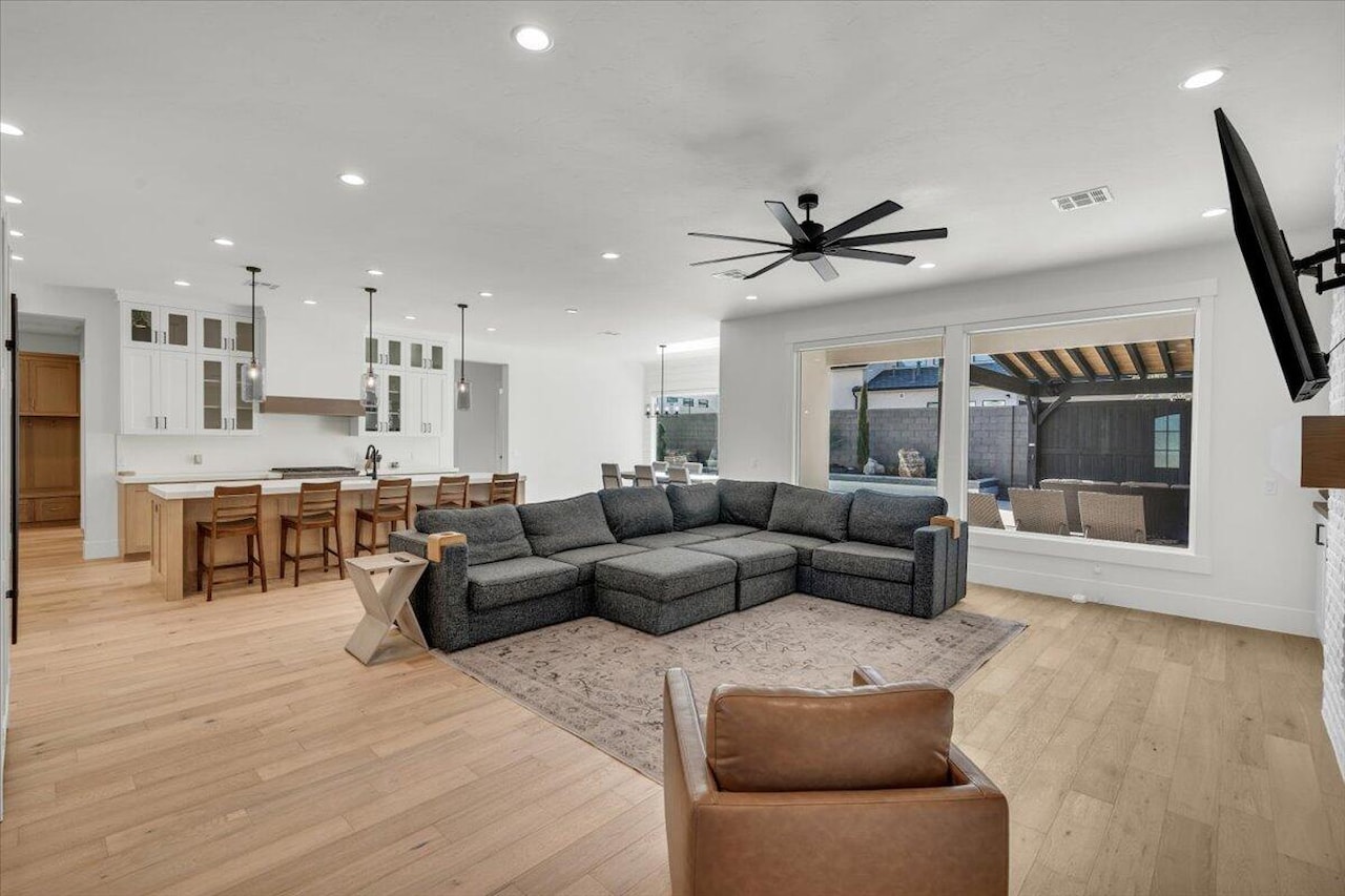 1597 W Belayer DR St George, UT 84770 home for sale, MLS#25-265181 - Erika Rogers Photo 8