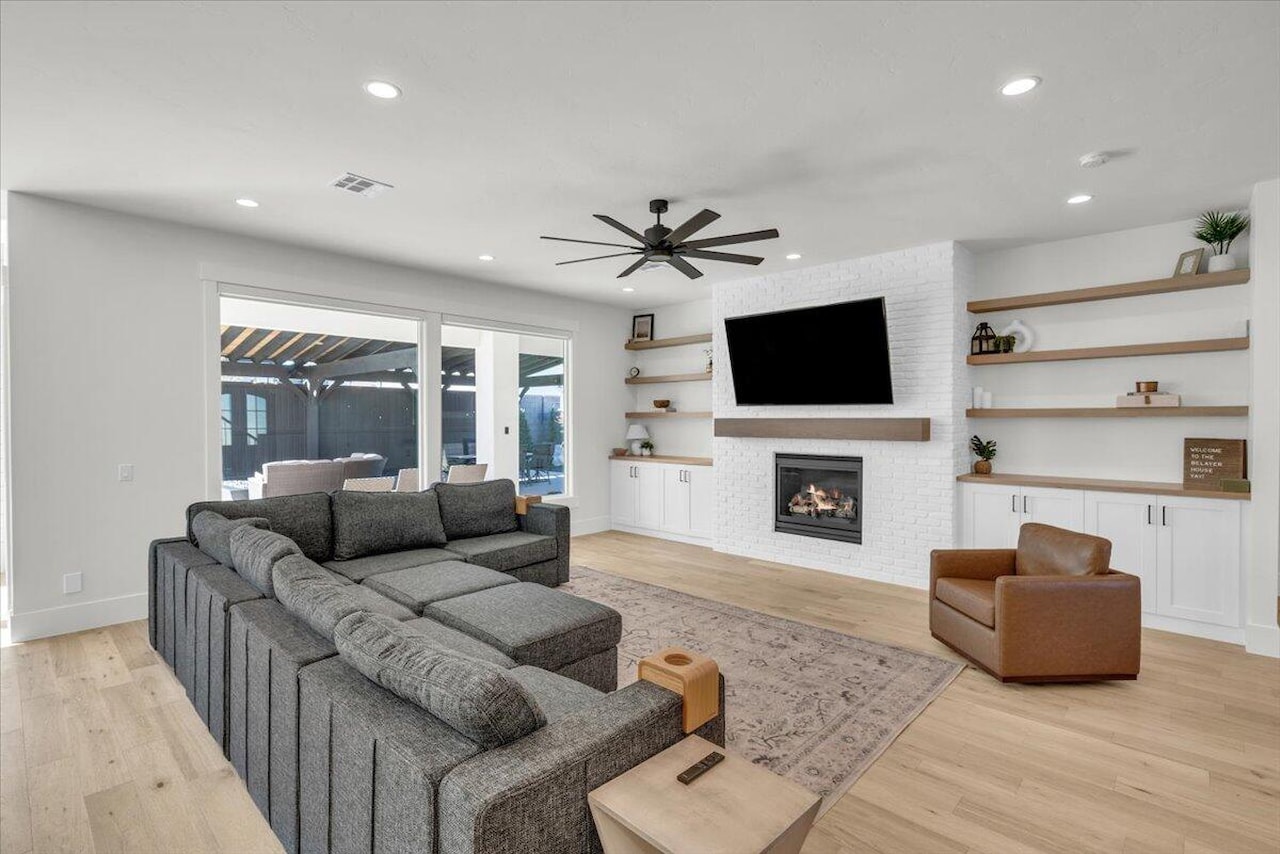 1597 W Belayer DR St George, UT 84770 home for sale, MLS#25-265181 - Erika Rogers Photo 9