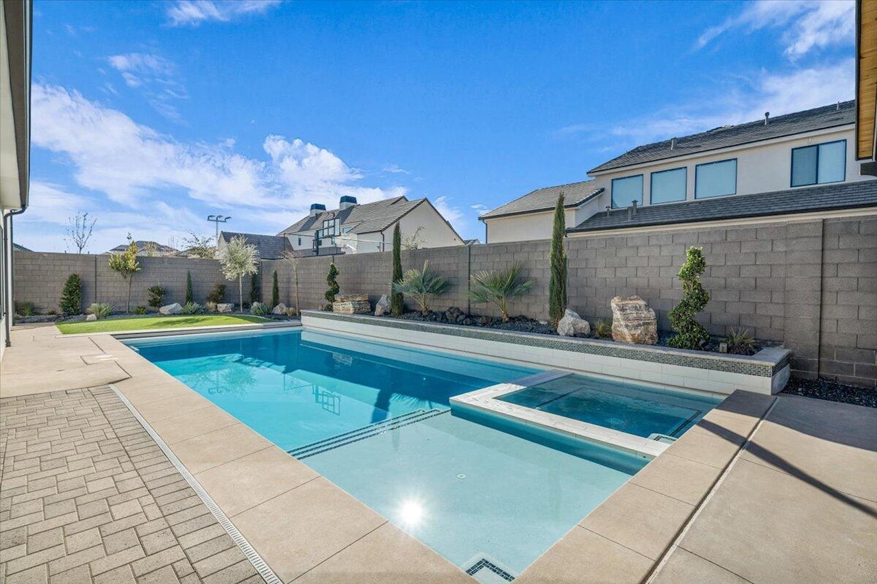 1597 W Belayer DR St George, UT 84770 home for sale, MLS#25-265181 - Erika Rogers Photo 35