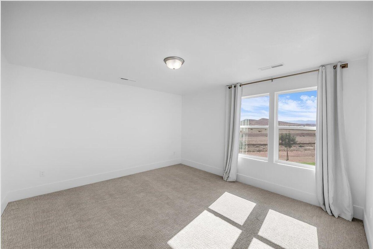 653 Rosa LN St George, UT 84790 home for sale, MLS#25-265233 - Erika Rogers Photo 10