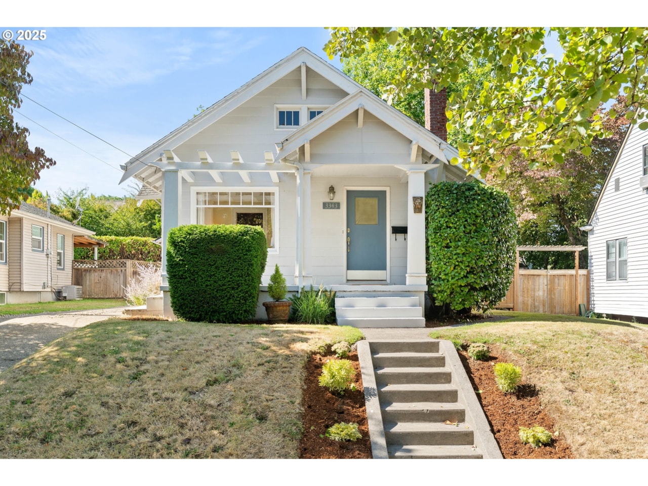 633 Ne 12th Ave Portland Or 97232