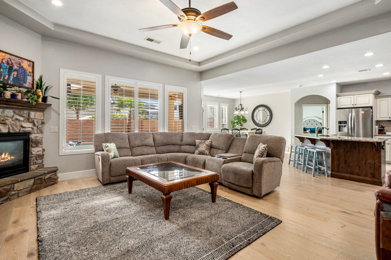 41 S Chalon CIR St George, UT 84770 home for sale, MLS#25-265306 - Erika Rogers Photo 6