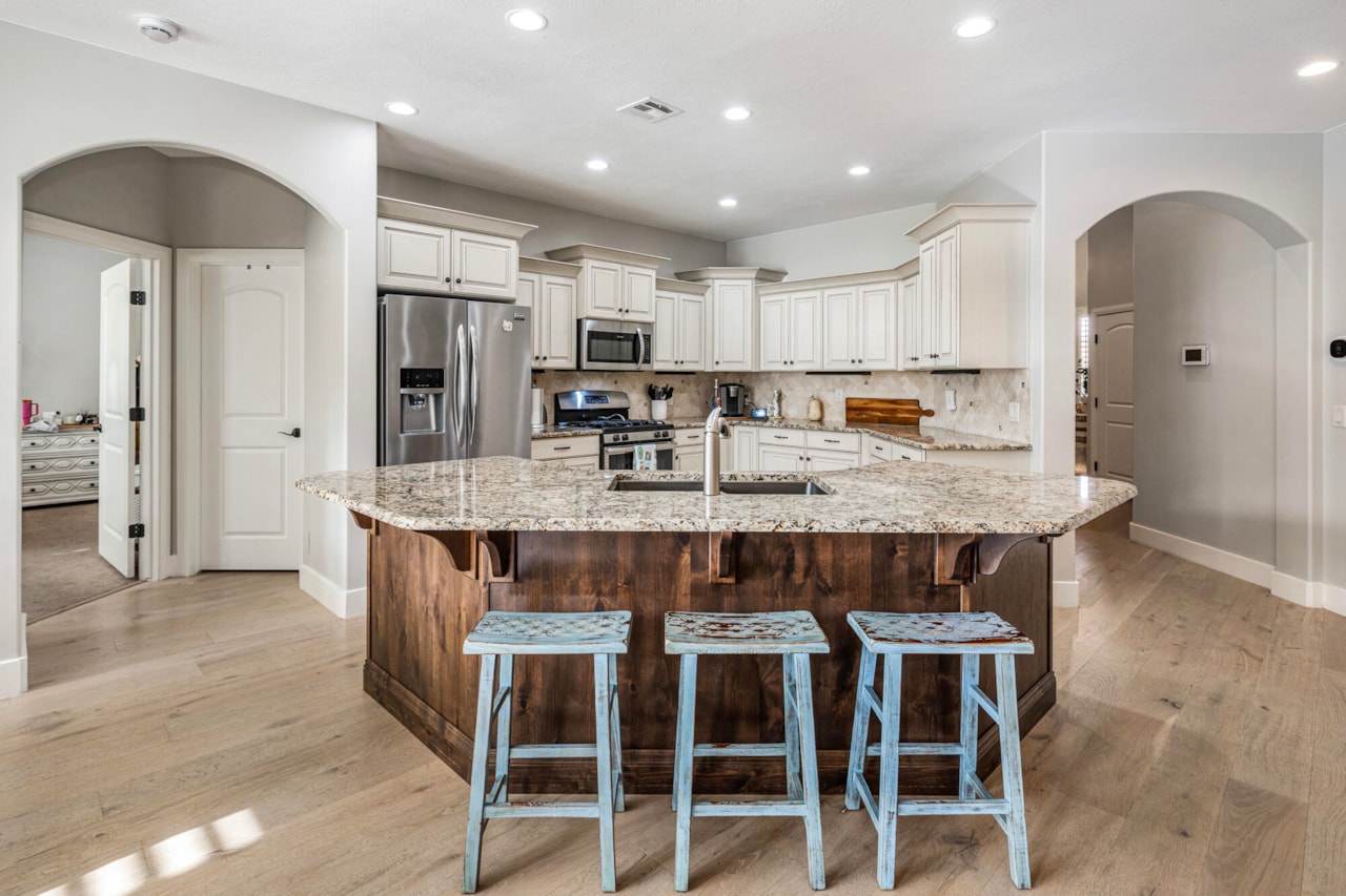 41 S Chalon CIR St George, UT 84770 home for sale, MLS#25-265306 - Erika Rogers Photo 9