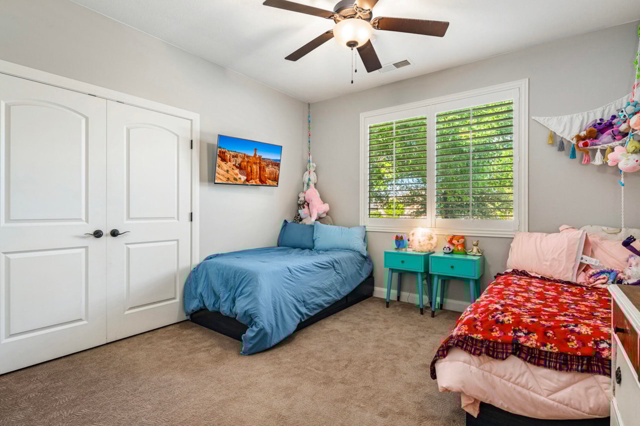 41 S Chalon CIR St George, UT 84770 home for sale, MLS#25-265306 - Erika Rogers Photo 17