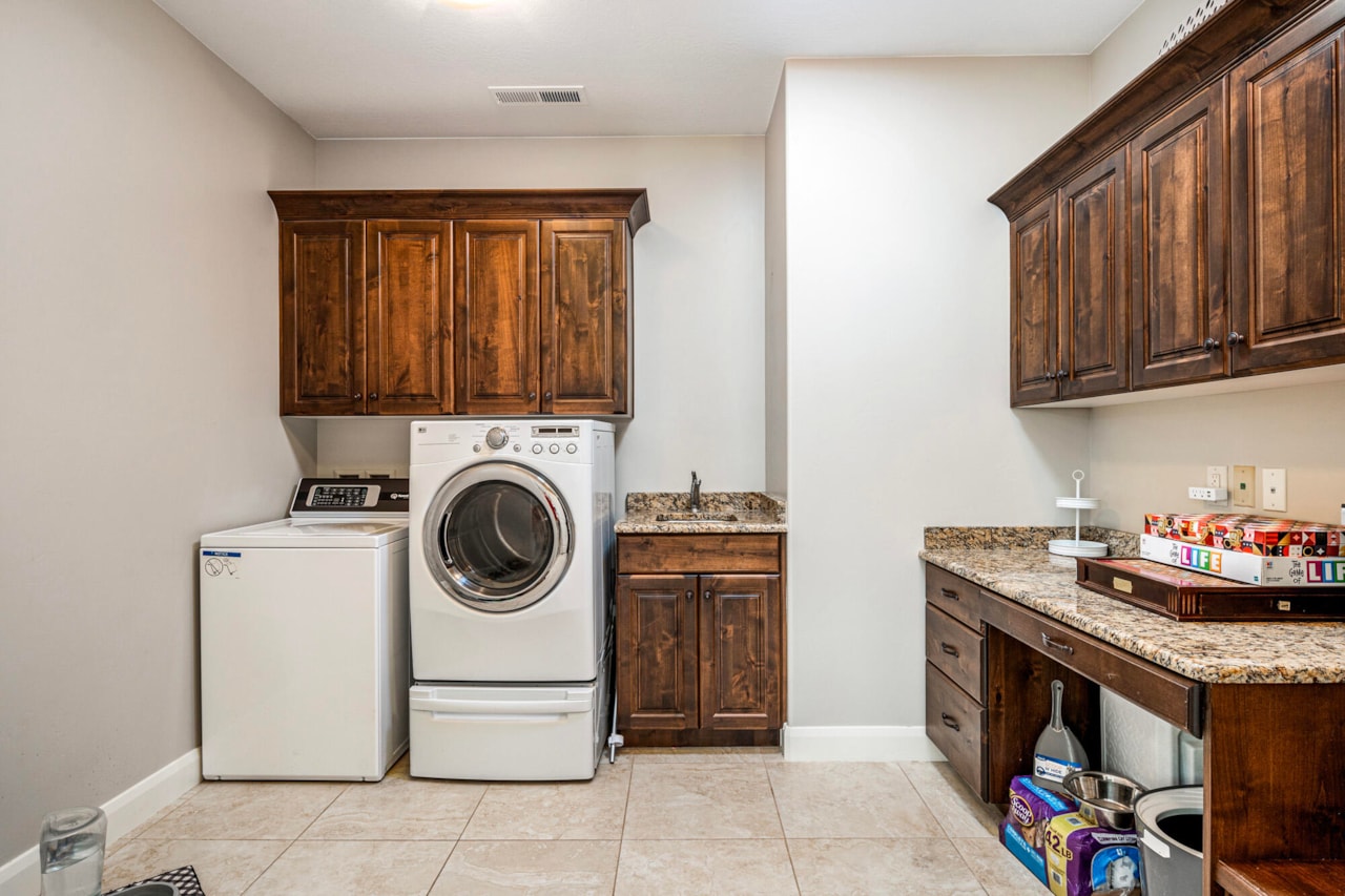 41 S Chalon CIR St George, UT 84770 home for sale, MLS#25-265306 - Erika Rogers Photo 19