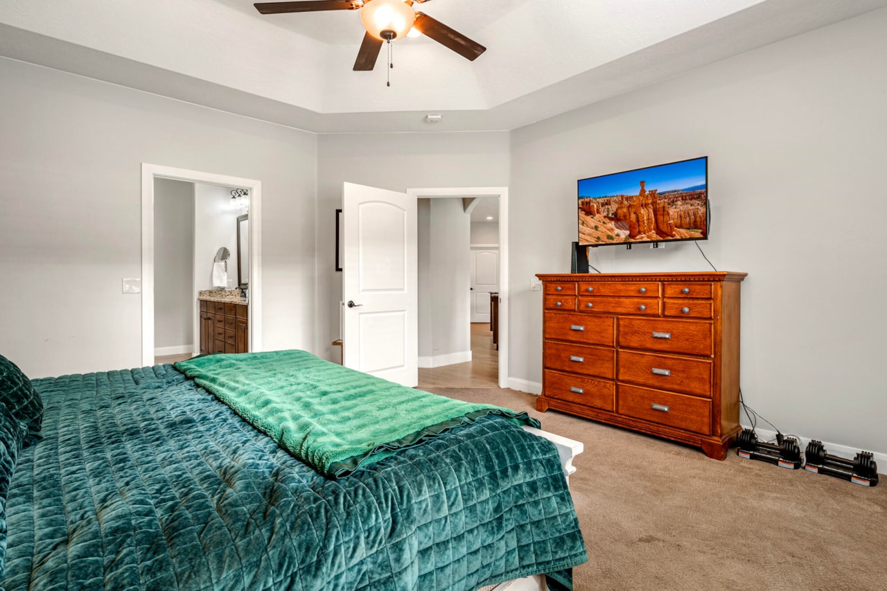 41 S Chalon CIR St George, UT 84770 home for sale, MLS#25-265306 - Erika Rogers Photo 24