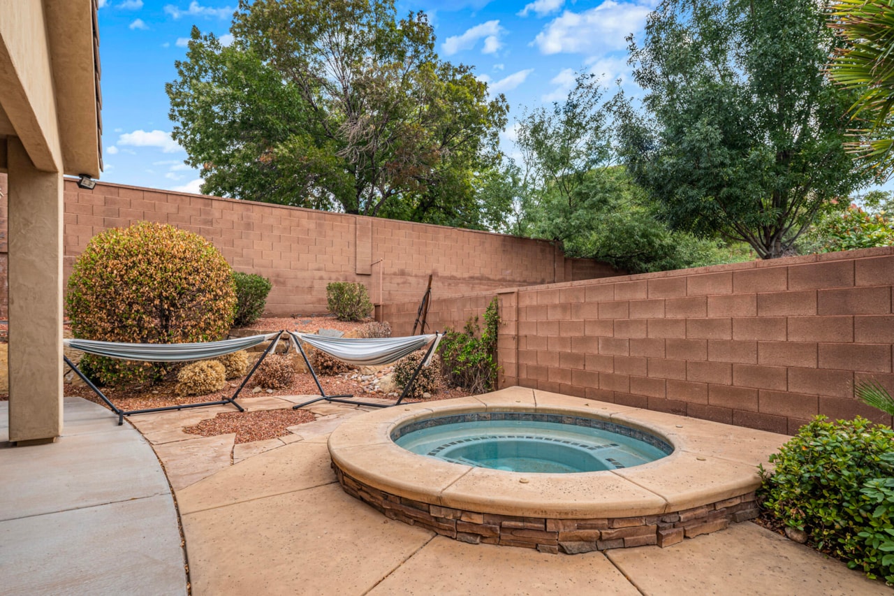 41 S Chalon CIR St George, UT 84770 home for sale, MLS#25-265306 - Erika Rogers Photo 32