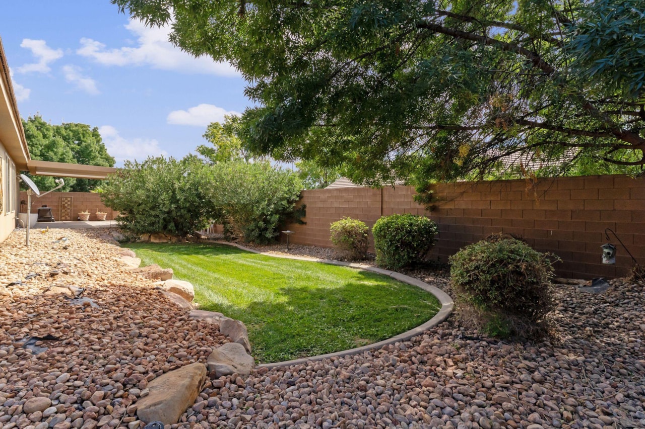 608 E 1010  S St George, UT 84790 home for sale, MLS#25-265362 - Erika Rogers Photo 4