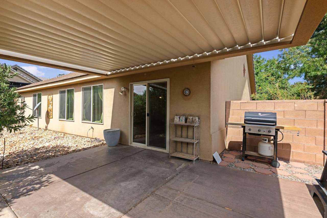 608 E 1010  S St George, UT 84790 home for sale, MLS#25-265362 - Erika Rogers Photo 8