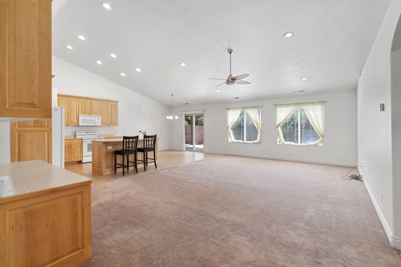 608 E 1010  S St George, UT 84790 home for sale, MLS#25-265362 - Erika Rogers Photo 11