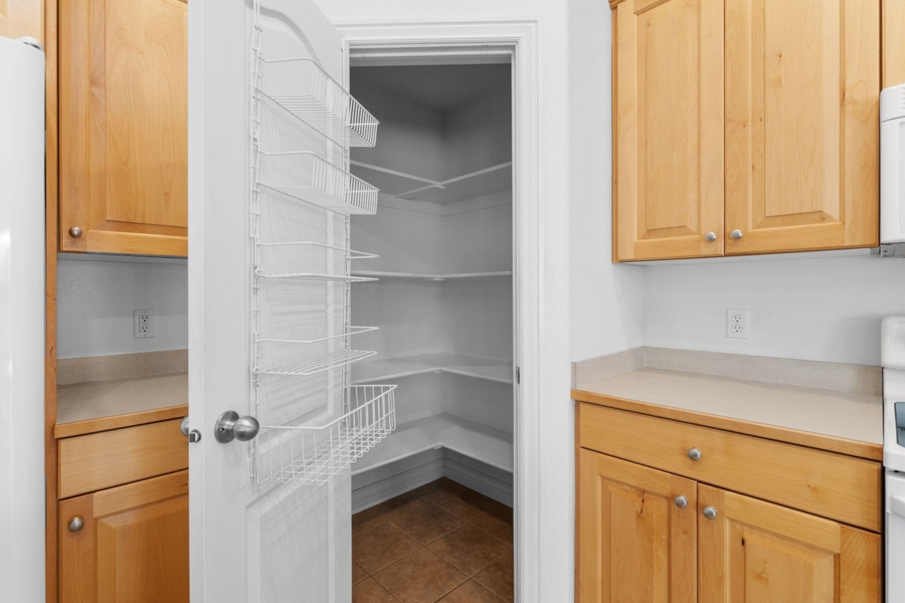 608 E 1010  S St George, UT 84790 home for sale, MLS#25-265362 - Erika Rogers Photo 16