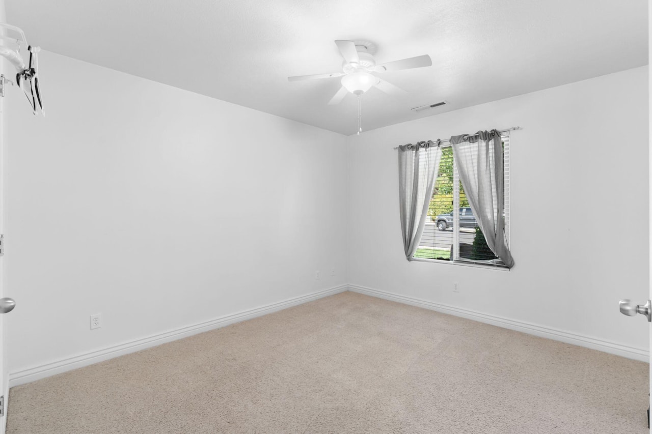 608 E 1010  S St George, UT 84790 home for sale, MLS#25-265362 - Erika Rogers Photo 24