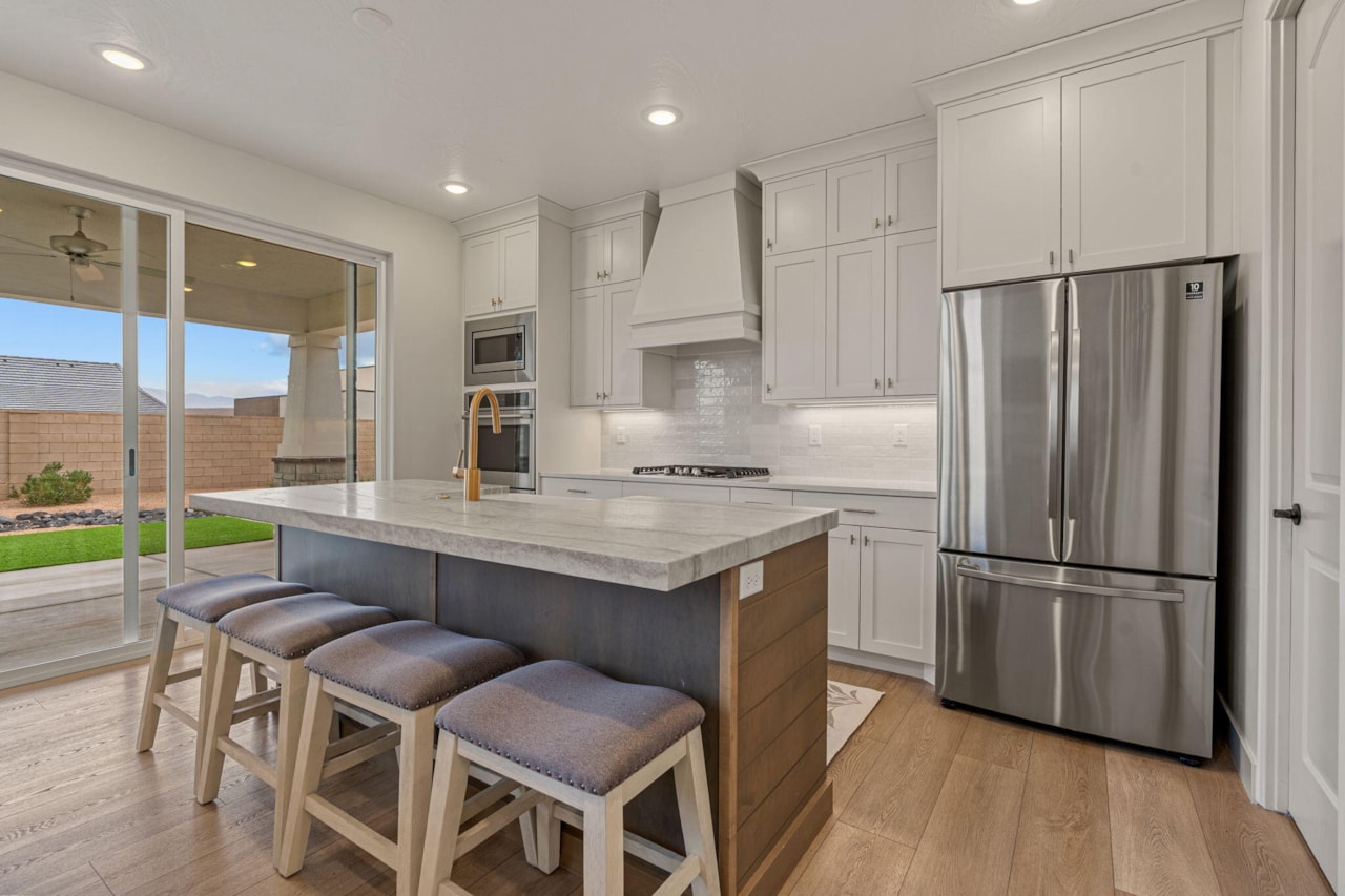 702 Juniper Hill DR St George, UT 84790 home for sale, MLS#25-265366 - Erika Rogers Photo 17