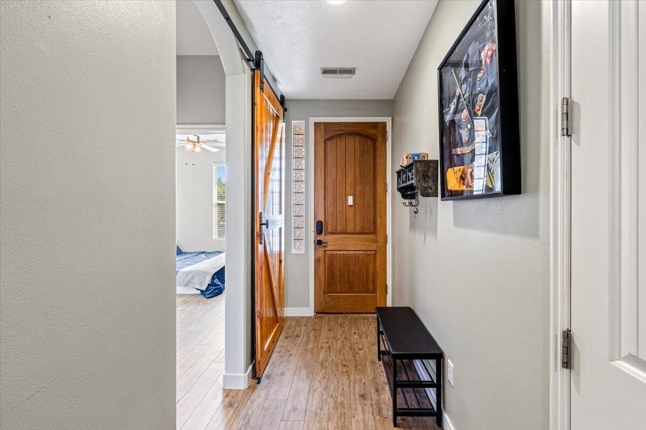 2445 E White Horse DR Washington, UT 84780 home for sale, MLS#25-265374 - Erika Rogers Photo 7