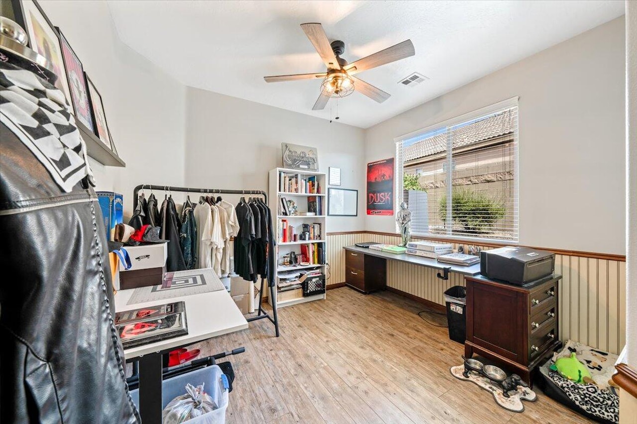 2445 E White Horse DR Washington, UT 84780 home for sale, MLS#25-265374 - Erika Rogers Photo 11