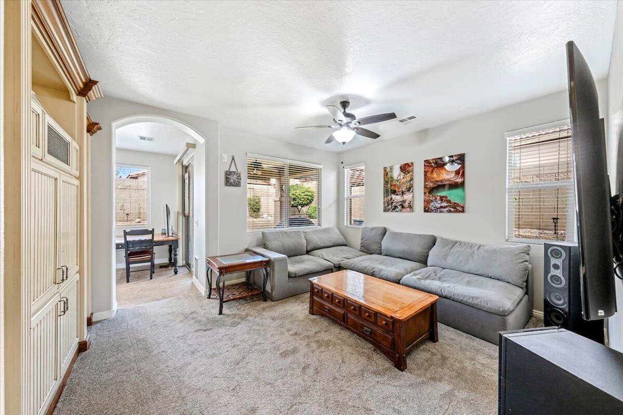 2445 E White Horse DR Washington, UT 84780 home for sale, MLS#25-265374 - Erika Rogers Photo 15