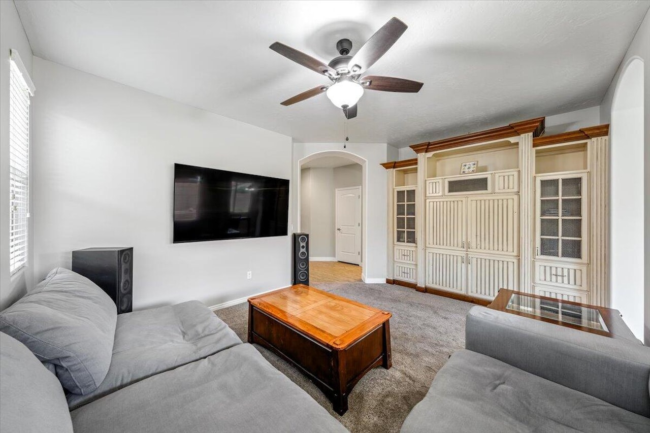 2445 E White Horse DR Washington, UT 84780 home for sale, MLS#25-265374 - Erika Rogers Photo 18