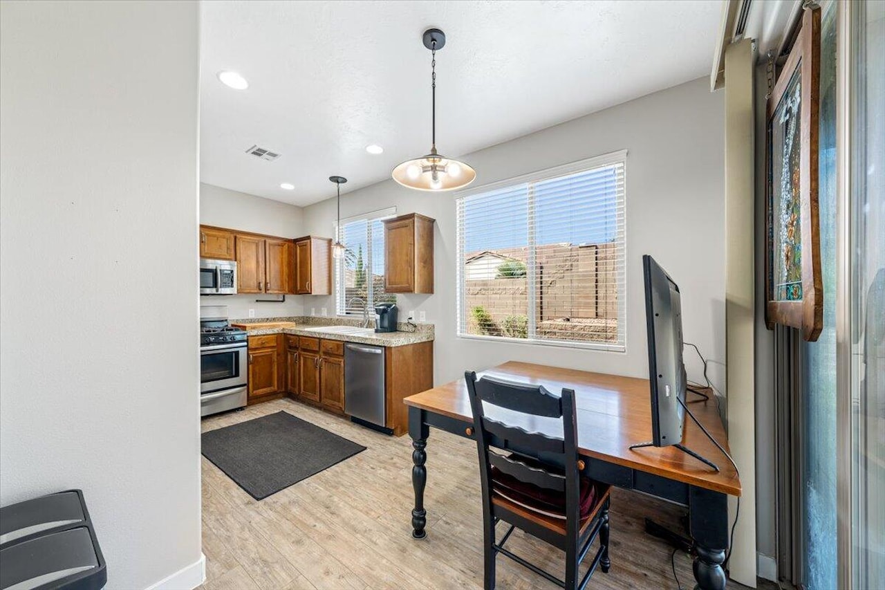 2445 E White Horse DR Washington, UT 84780 home for sale, MLS#25-265374 - Erika Rogers Photo 19