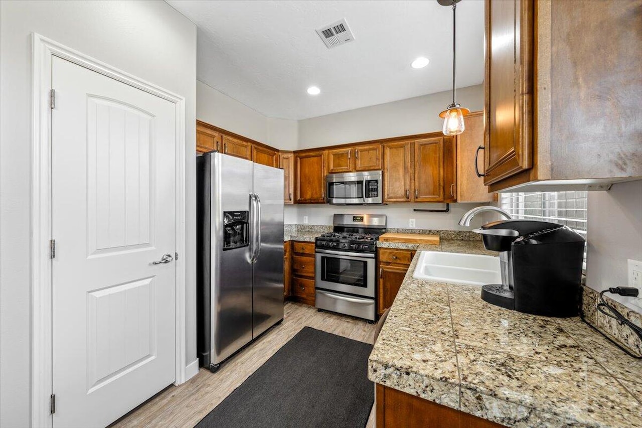 2445 E White Horse DR Washington, UT 84780 home for sale, MLS#25-265374 - Erika Rogers Photo 23