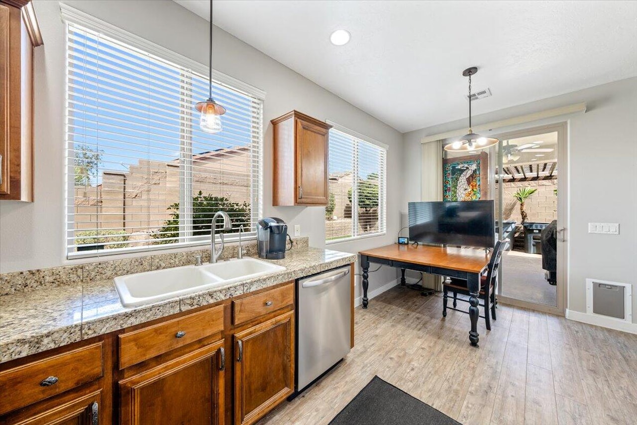 2445 E White Horse DR Washington, UT 84780 home for sale, MLS#25-265374 - Erika Rogers Photo 25