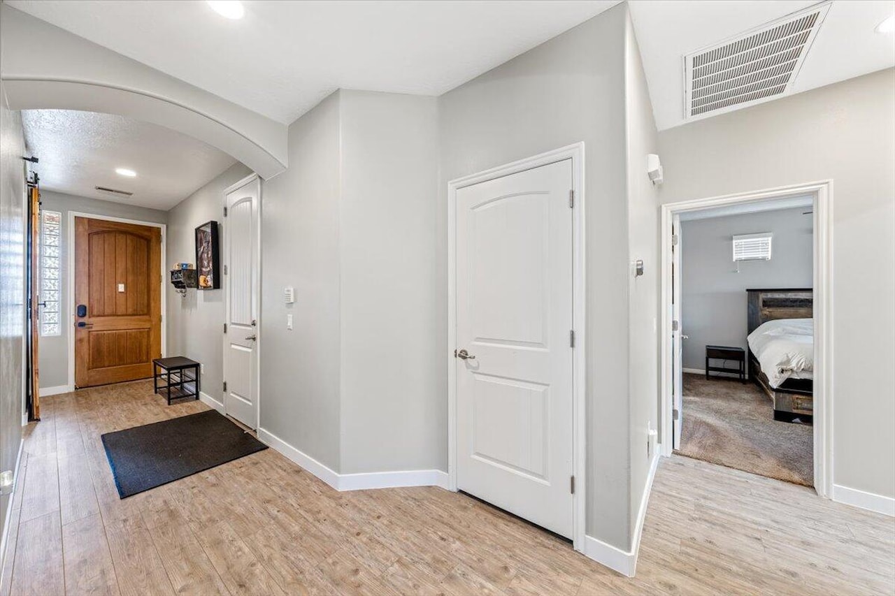 2445 E White Horse DR Washington, UT 84780 home for sale, MLS#25-265374 - Erika Rogers Photo 26