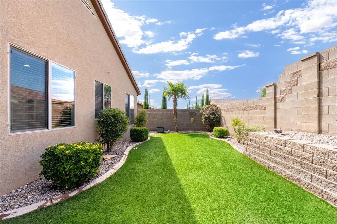 2445 E White Horse DR Washington, UT 84780 home for sale, MLS#25-265374 - Erika Rogers Photo 38