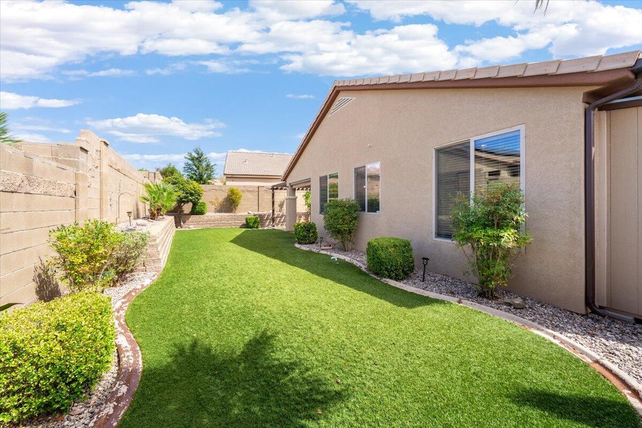 2445 E White Horse DR Washington, UT 84780 home for sale, MLS#25-265374 - Erika Rogers Photo 39