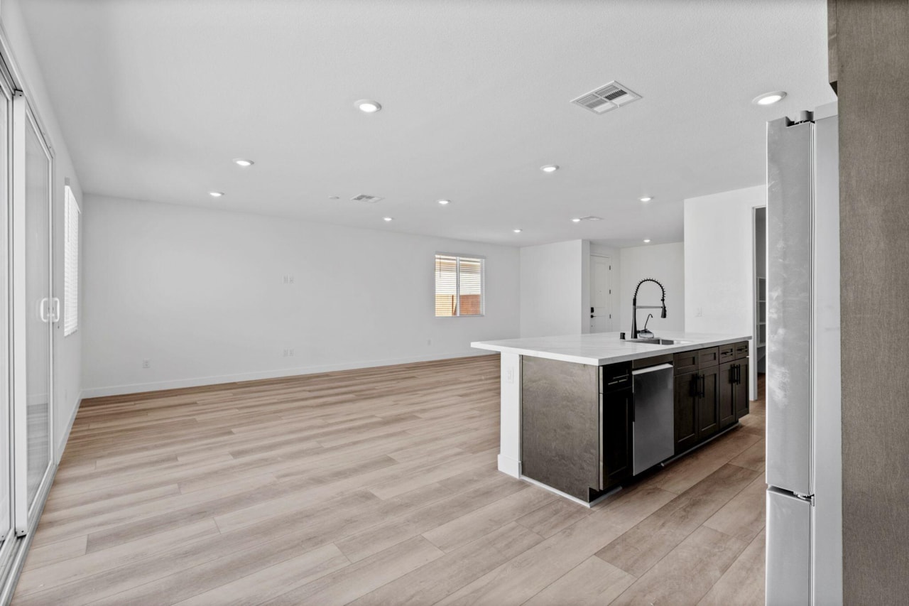 566 S Cecita Way St George, UT 84770 home for sale, MLS#25-265391 - Erika Rogers Photo 6