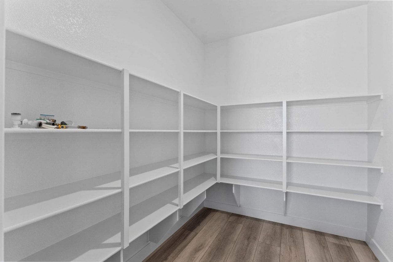 566 S Cecita Way St George, UT 84770 home for sale, MLS#25-265391 - Erika Rogers Photo 10